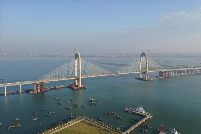 "海湾之贝"好美!茂名首座跨海大桥中跨合龙,预计年底通车