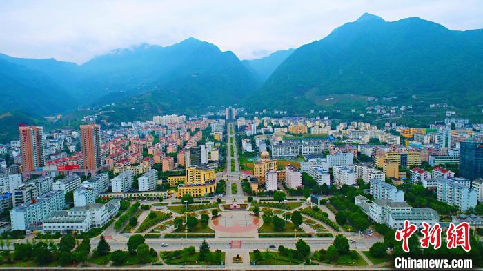 三峡库区湖北兴山:从"移民时代"跨向"高铁时代"