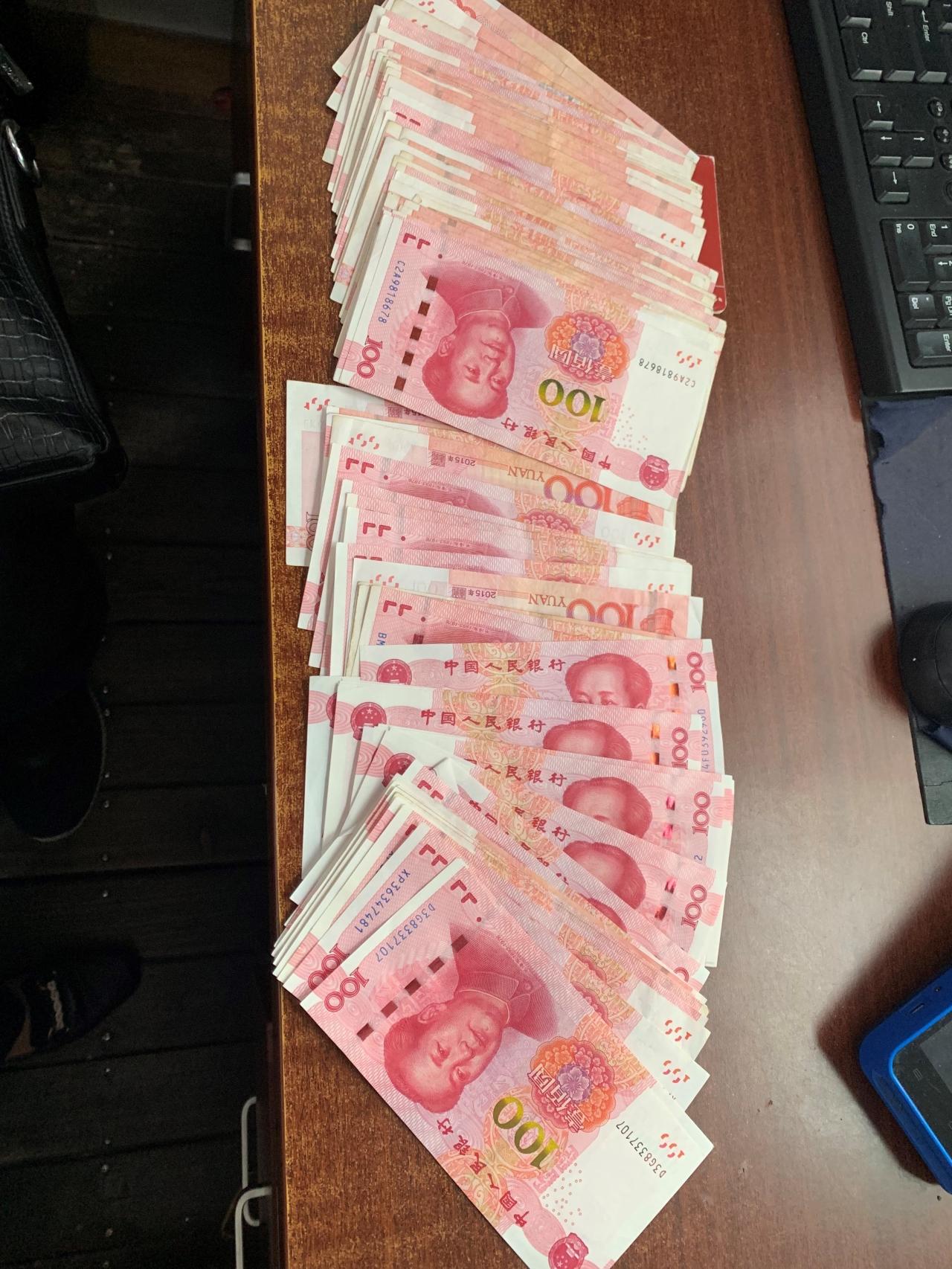 诸暨人好样的不到20分钟近万元现金完璧归赵