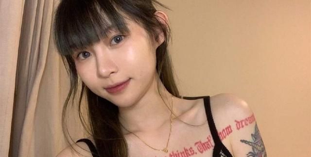 机车女神痞幼素颜直播被吐槽,连妆都不化,完全不懂