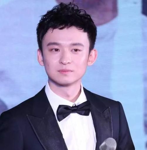 他就是董子健,别看只是一个90后,但却因为出演《少年派》成名,更是在