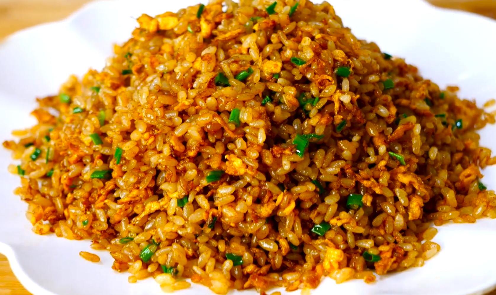 看看酒店大厨怎么做酱油炒饭的这烹饪技术太厉害了赶快收藏了