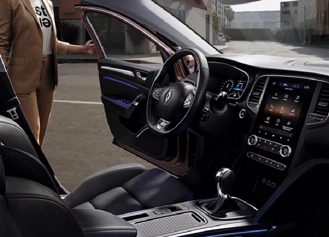 配图为梅甘娜2020款两厢版