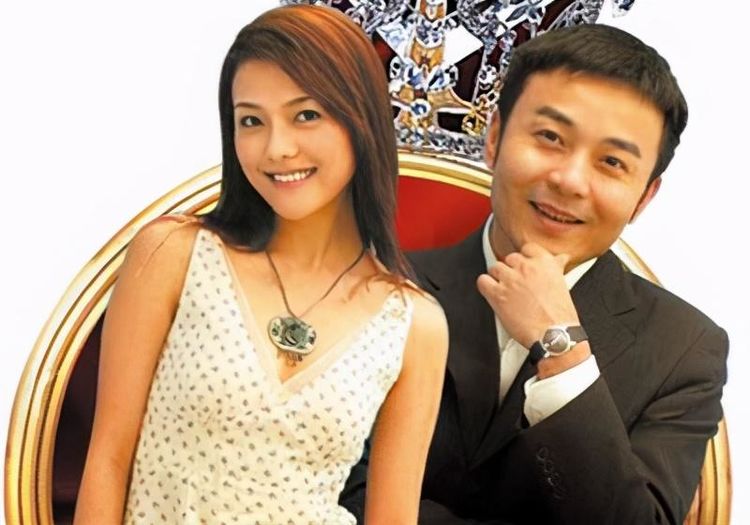 汪涵妻子罕见亮相,短发干净利落,自曝当7年全职妈妈原因