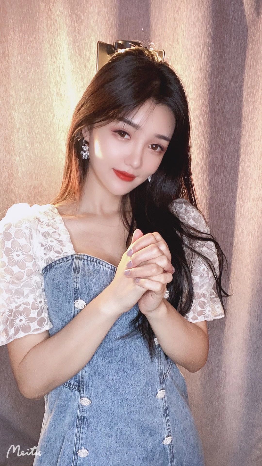 柔柔度过在虎牙的第三个生日,好友送祝福,粉丝发来的礼物很硬气