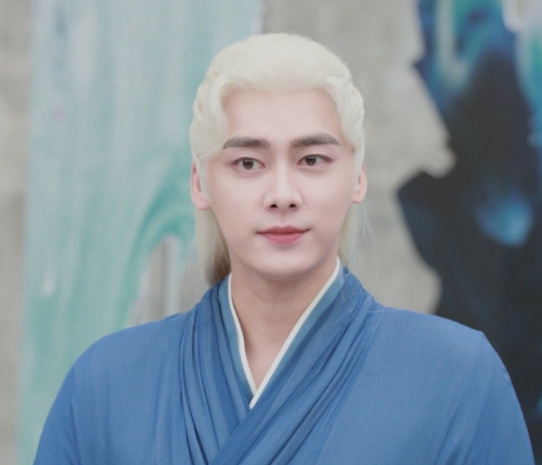 白发古装"的男星,罗云熙精致,任嘉伦仙气,而他可爱!