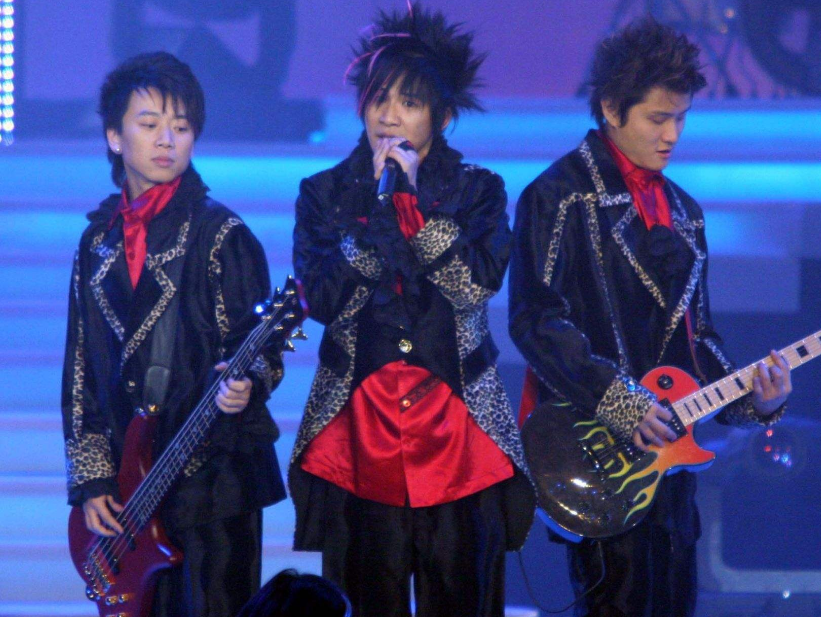 尽管今年冒出来了一个"新花儿乐队",但大家都知道,自从大张伟离开后