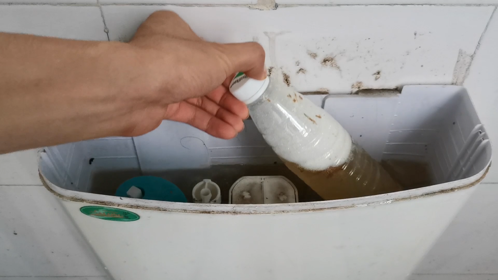 洗衣粉加香烟泡一泡家家户户用的到一年省下好几百早知早受益