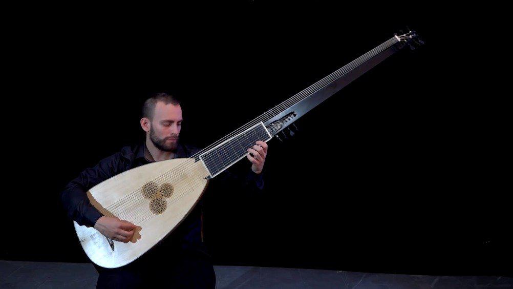 大鲁特琴(archlute)是一种琉特(鲁特琴)族的西洋弹拨乐器