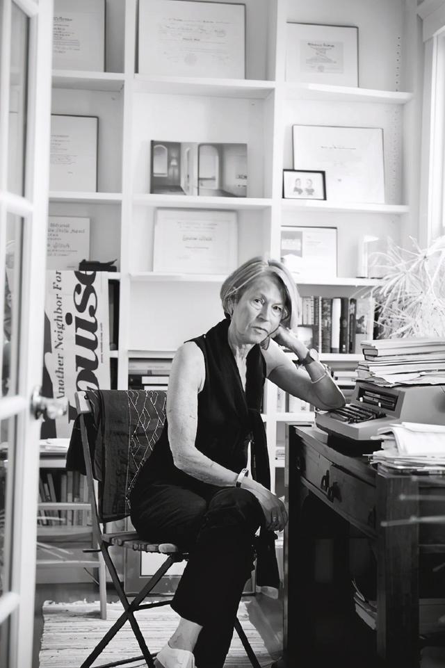 "在我苦难的尽头有一扇门"说露易丝·格丽克,也说我们小镇的诗人