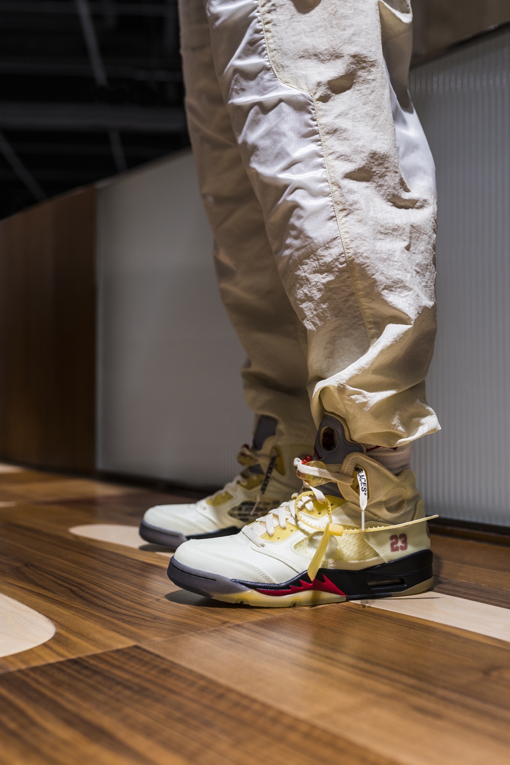 市价破四千!ow x aj5 今早发售!你抢到了吗?