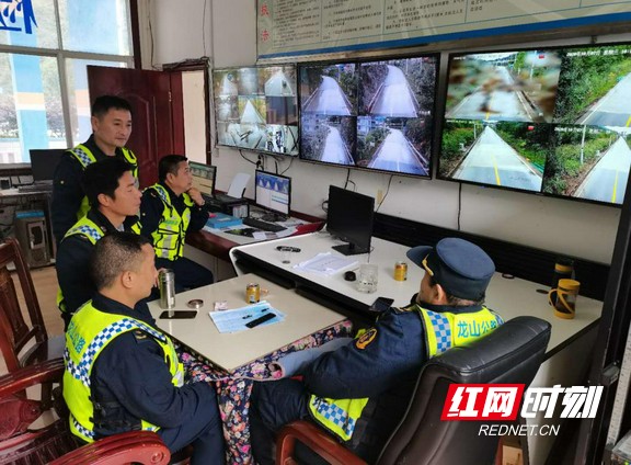 龙山:公路部门强化源头管理 严控超限超载