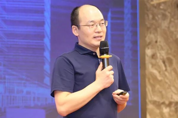 贵丰特钢有限公司副总经理周宝标,鑫达集团销售公司总经理助理孙海波