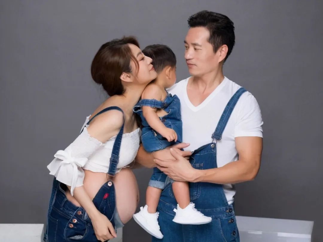 恭喜!台湾知名女星二胎得女,一年一胎赶进度,回应是百亿老公要求她生