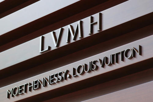 外媒：LVMH将以158亿美元收购蒂芙尼 比谈判价低4亿