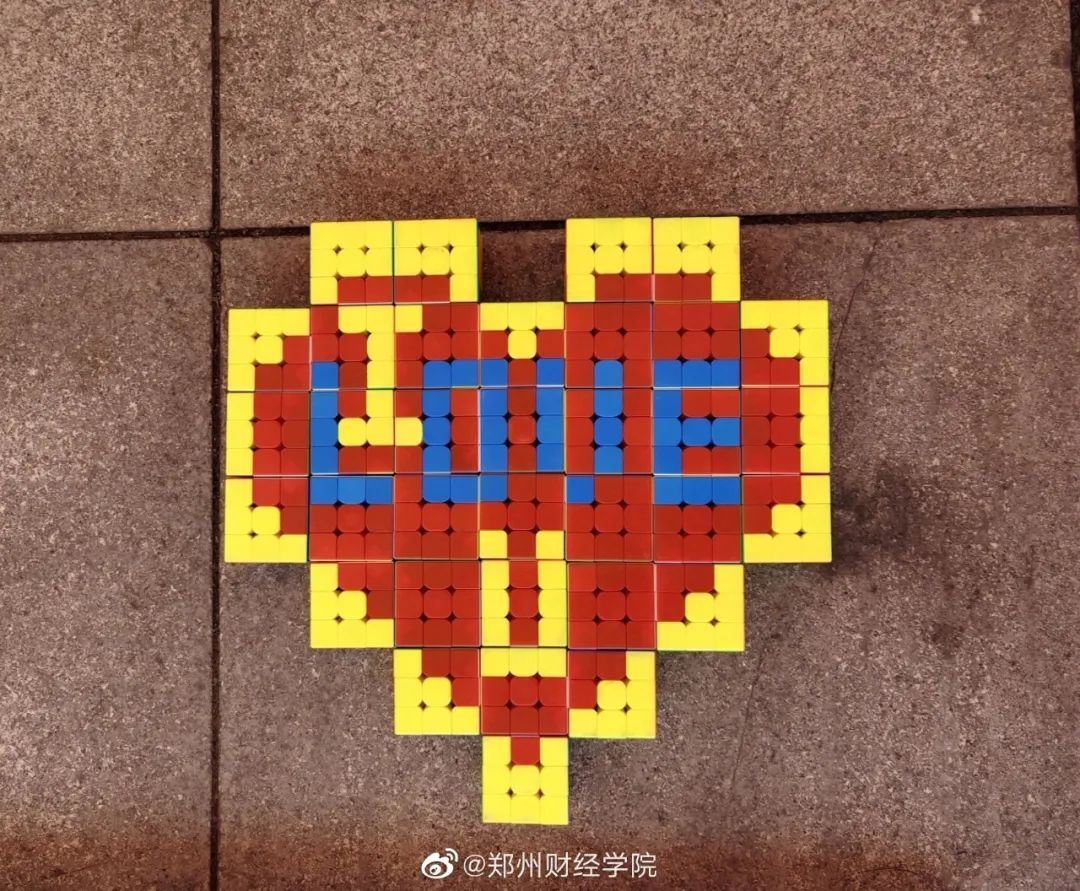 皮卡丘,爱心等图案社团成员还在现场拼出让新成员直接扫"方"入社一共