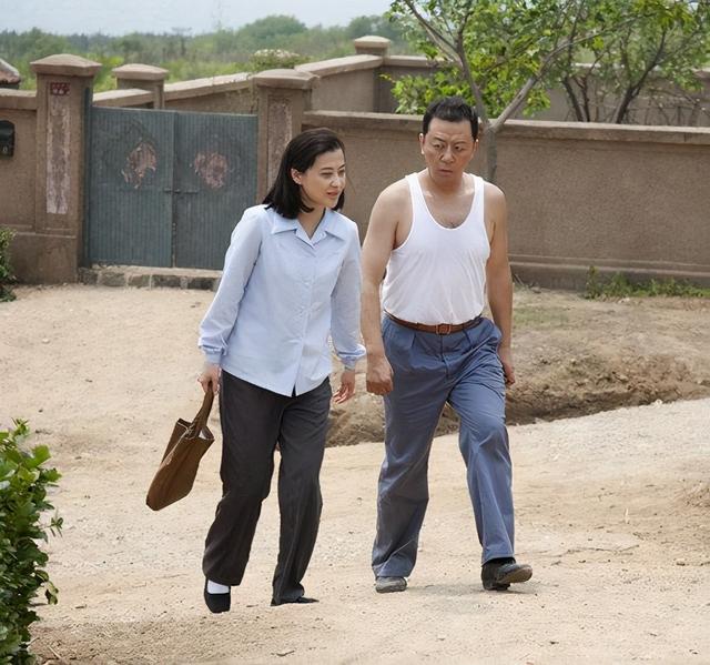 父母爱情》:资本家大小姐,又作又矫情,她凭什么被爱了一辈子|安杰|江