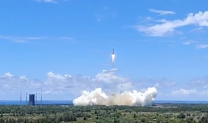 工程中心副主任刘彤杰表示,天问一号从发射到火星引力捕获需要将近 7