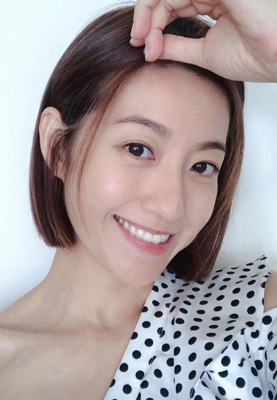 事关陈自瑶信心满满的在社交平台上询问网友自己的新发型好不好看