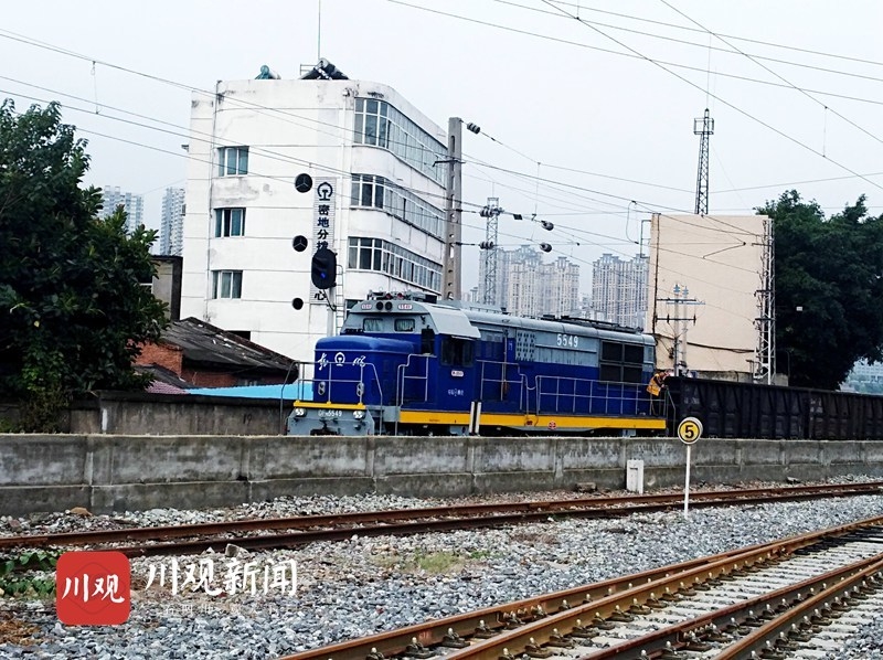 组图丨西昌机务段全面排查运煤专列 为电煤运输"保驾护航"|西昌_新浪