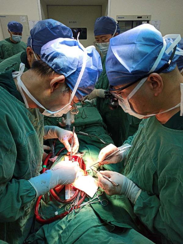山医大二院完成高难度左房粘液瘤切除+冠脉旁路移植术