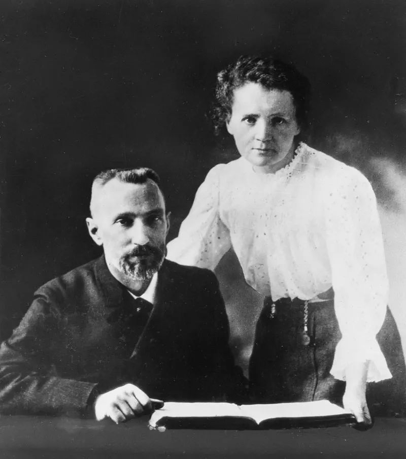 皮埃尔·居里(pierre curie)和玛丽·居里夫妇1903年共同获得了诺贝尔