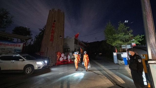 山西起火致13人遇难景区全面关停 景区负责人等移送公安机关