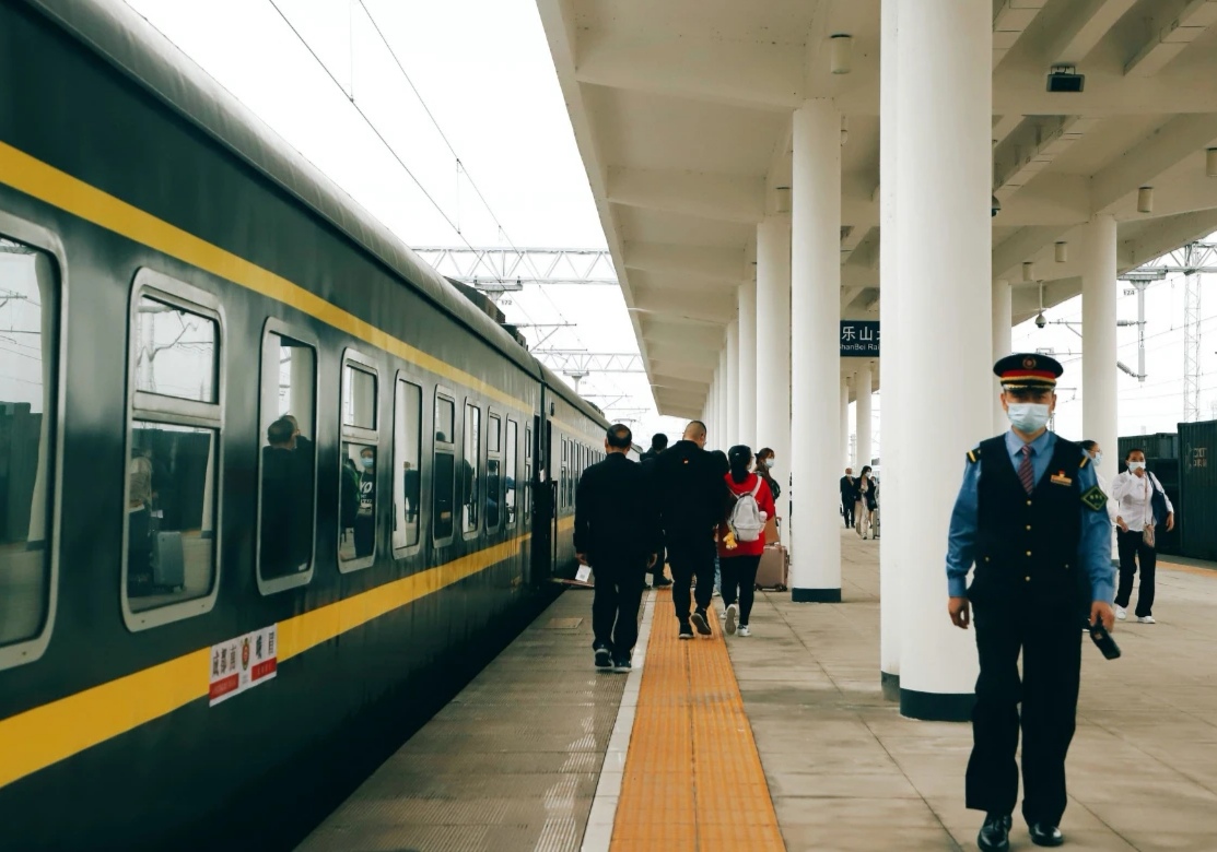 全新亮相!成昆复线乐山北站10月1日正式开通投运