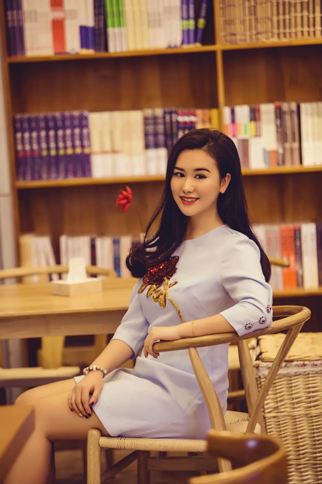 晓琳 《新闻大屏幕》主持人 明月 《金钱树》主持人