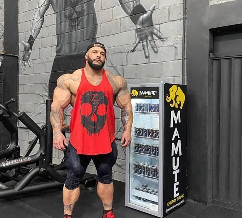 巴西肌肉奶爸,体重130公斤,夸张的身材就像漫画里面的人物一样