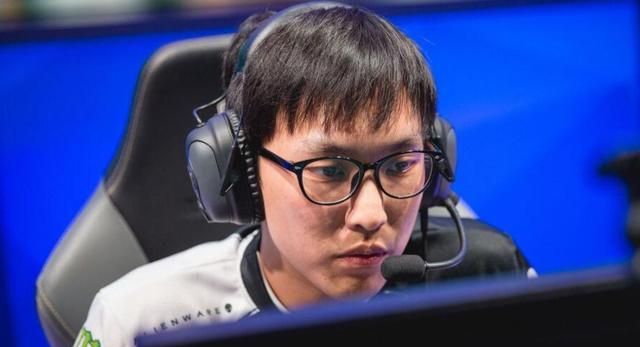 lol大师兄将断开连接?深夜突然更新动态,和uzi退役时相同