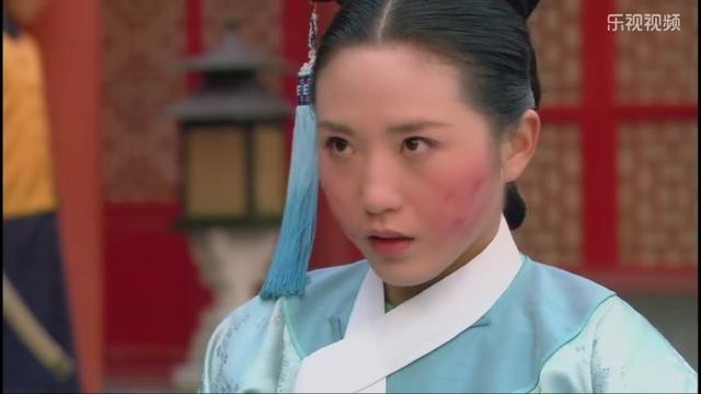 甄嬛传斐雯掌嘴时甄嬛为什么不替她求情反而让她去告发