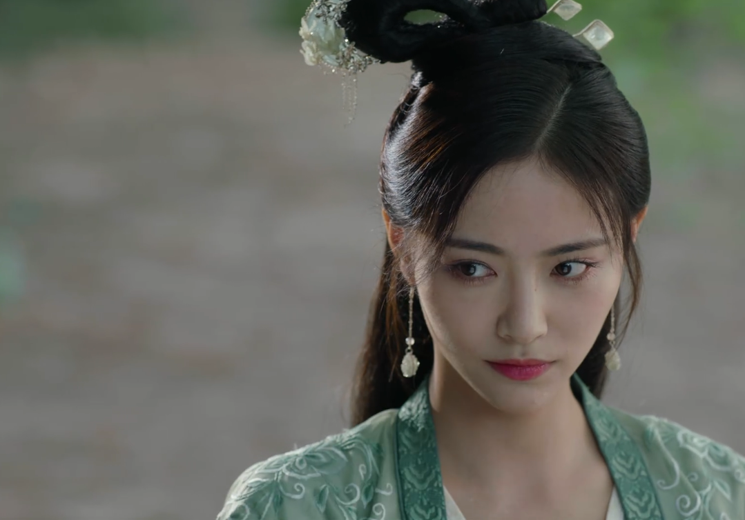 《如意芳霏》肃王赠"扇"甜蜜告白傅容,"白宣cp"地咚撒糖