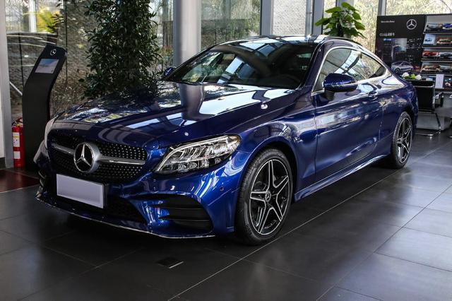 新款奔驰c级轿跑车上市 售价34.68万起