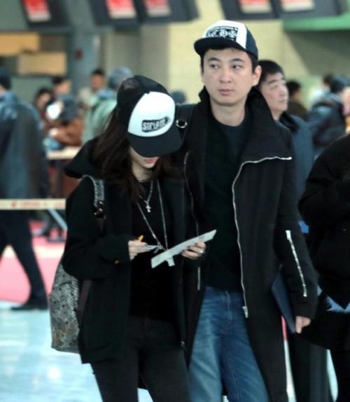 王思聪前女友直播被骂哭,闪婚富二代网红脸被嘲,现已是成功妈妈休闲区蓝鸢梦想 - Www.slyday.coM 王思聪前女友直播被骂哭,闪婚富二代网红脸被嘲,现已是成功妈妈休闲区蓝鸢梦想 - Www.slyday.coM