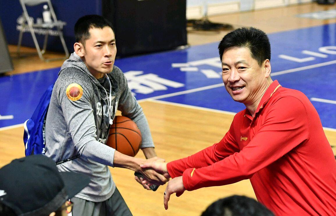 各支球队,就连辽宁队的教练团队也全面兴起,首先在主教练方面,杨鸣