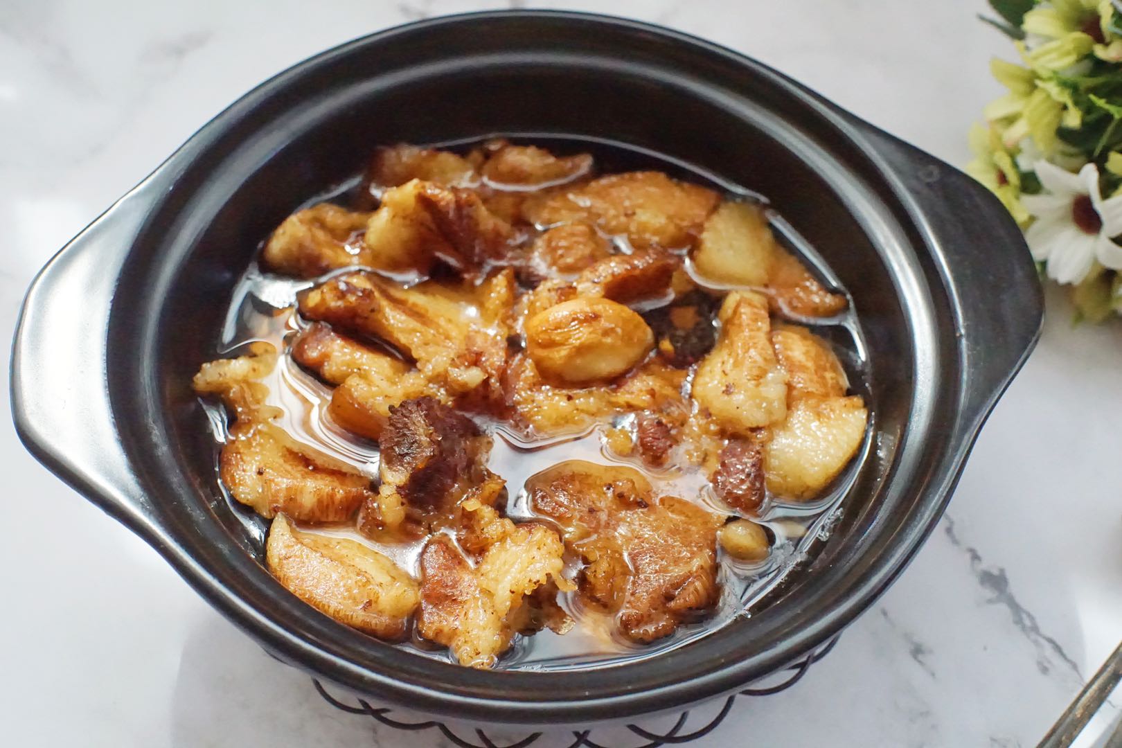 猪瘦肉被卖光卖肉小伙子教我五花肉用砂锅做太好吃了