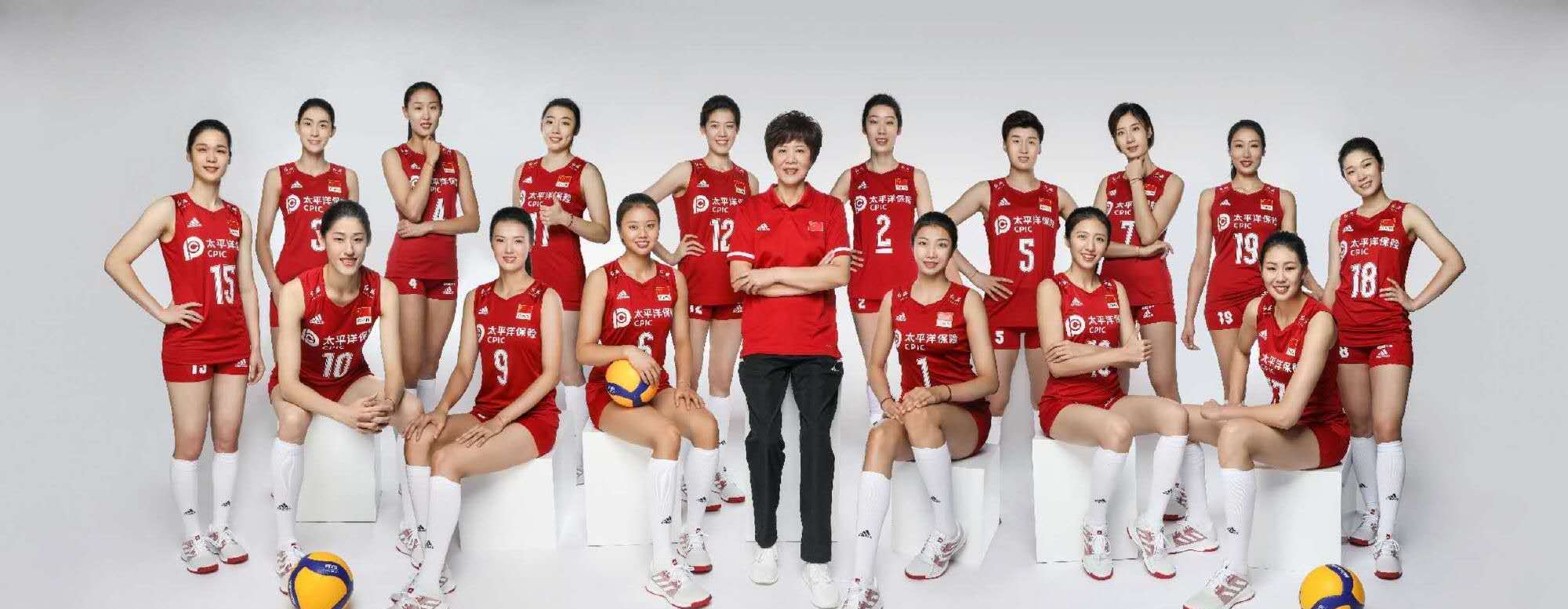 最新女排国家队定妆照曾春蕾落选多达五位副攻只有两位接应