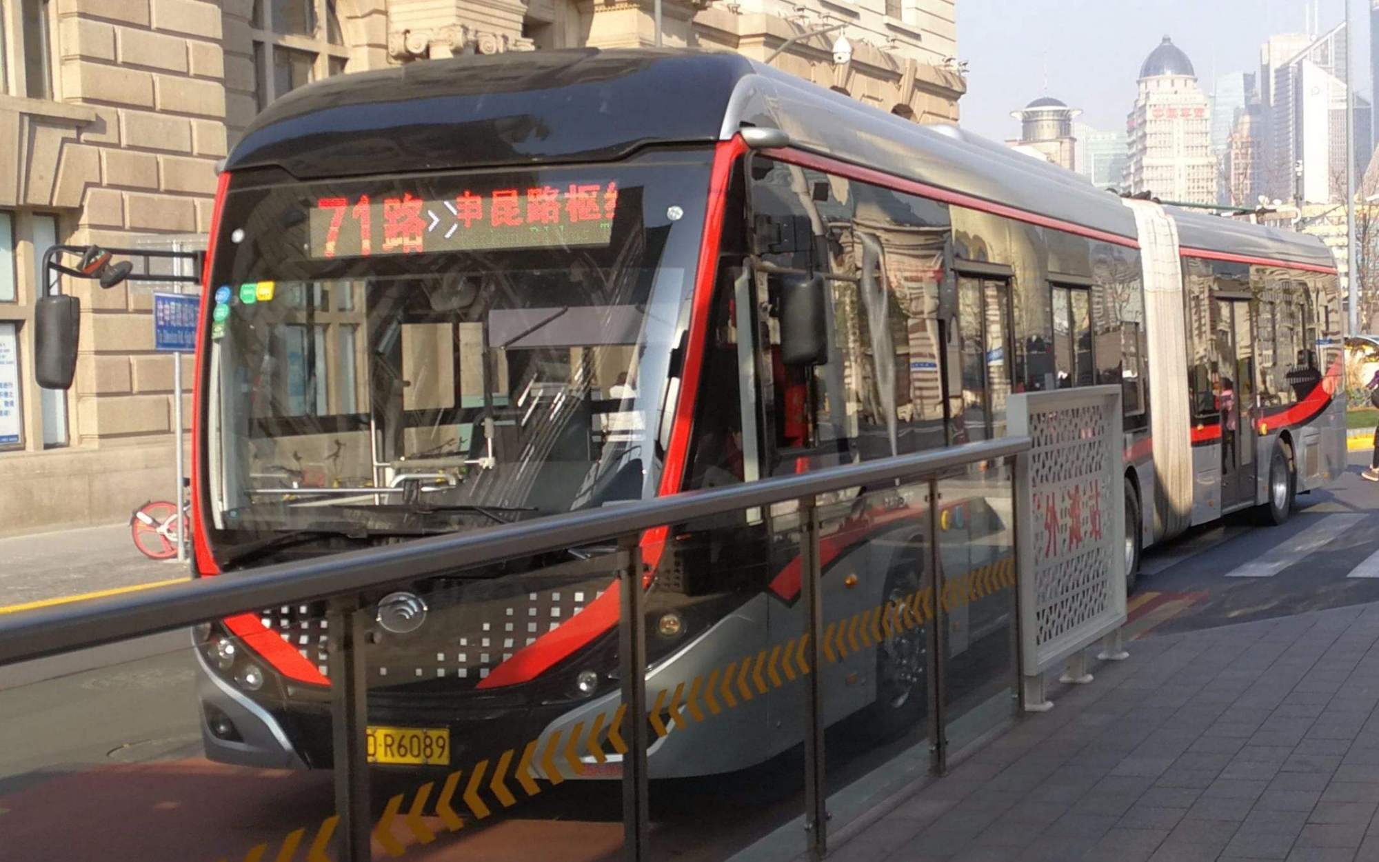 上海最方便的公交,穿越了大半个上海,但票价却只收2元