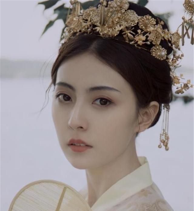 田雯:一个神秘的哑巴男人,和一个没有专长的张嘴穿越女人发了财