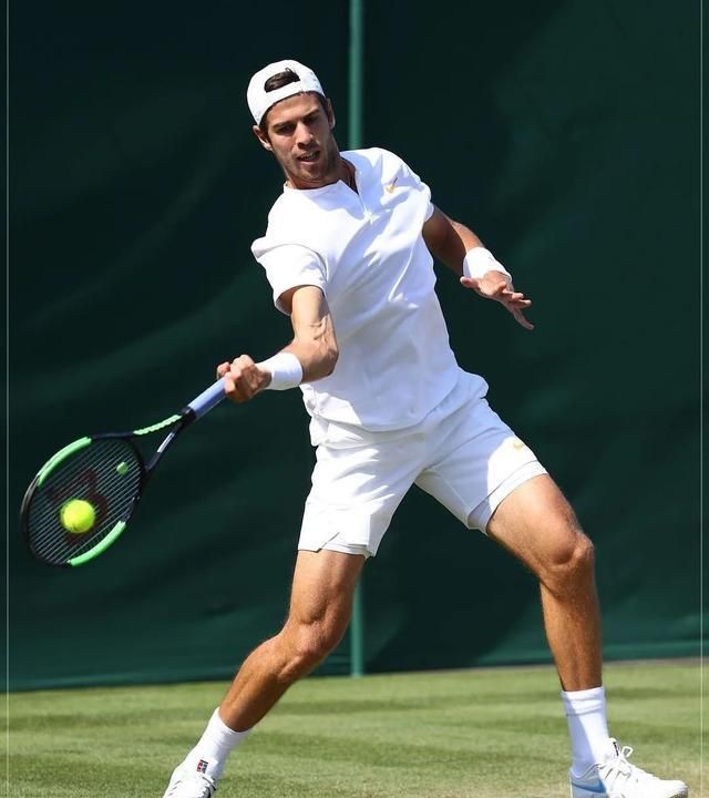 24岁俄罗斯网球运动名将卡恰诺夫成为armani的全新代言人