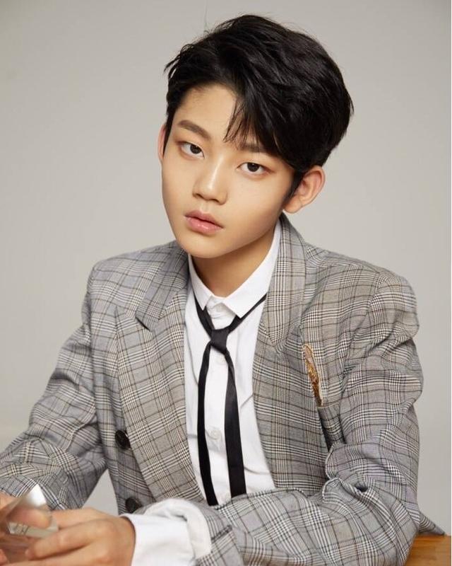 是郭殿甲乐华thboys成员被曝劈腿十六岁就无缝衔接