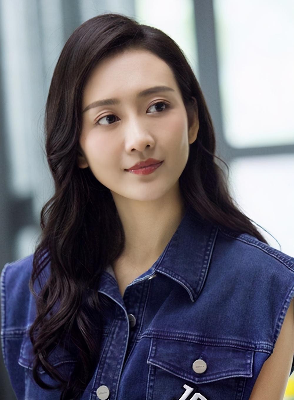 王鸥御姐范十足也太美了吧她长得很漂亮但是至今还是单身