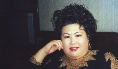 进入演艺圈30年,一直以富婆形象示人,董立范直言没人敢娶我