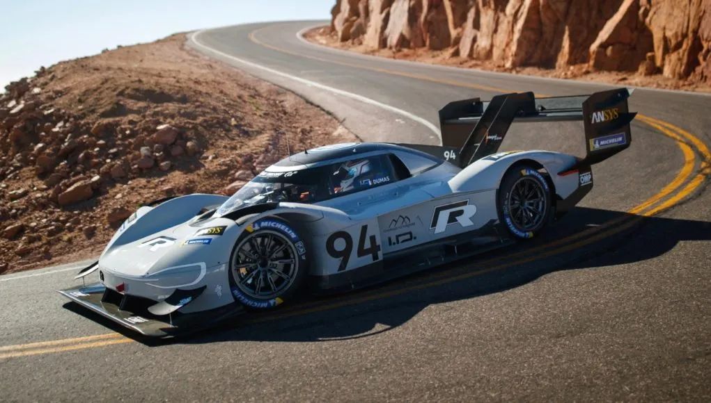 原来奥迪tt rs这身"衣服"不简单-新浪汽车