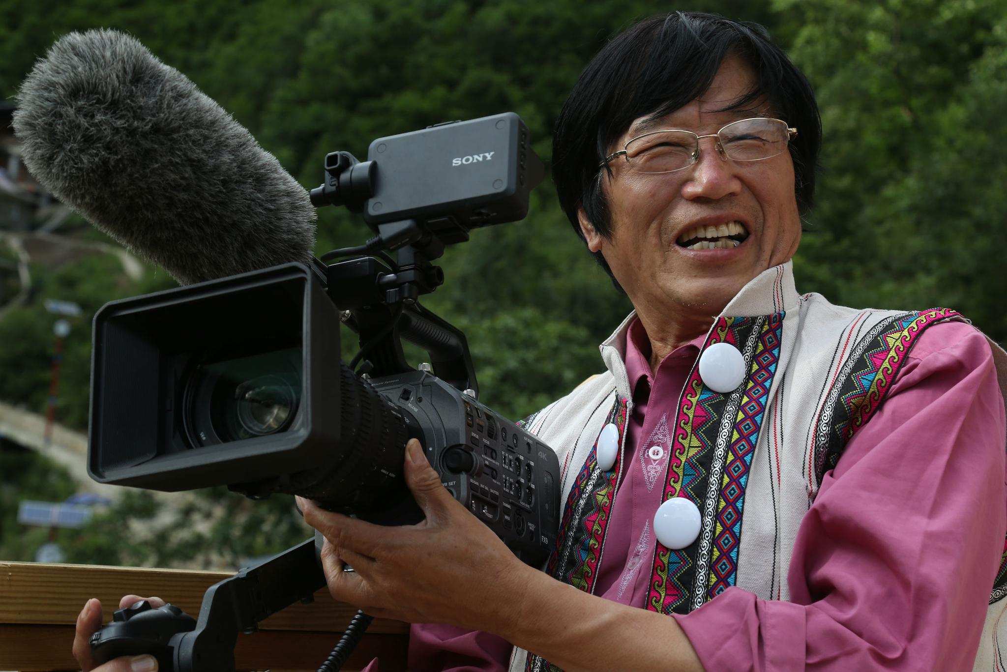 对话"农夫导演"焦波:新生代农民不是真的想逃离土地和乡村