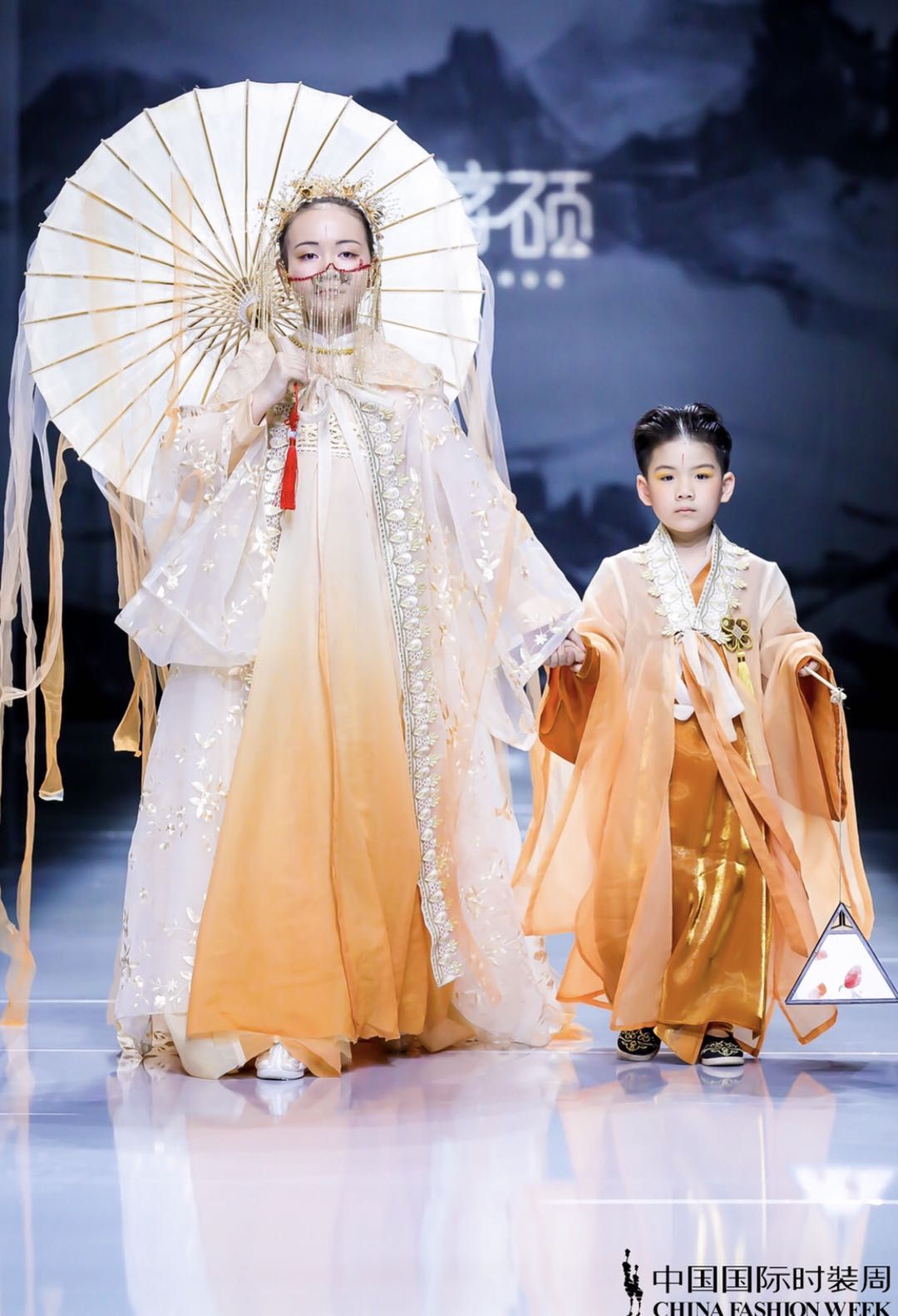 新款特价儿童傣族舞服装孔雀舞服装民族舞台演出服-阿里巴巴