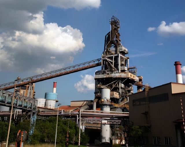 图为韩国的浦项钢铁厂
