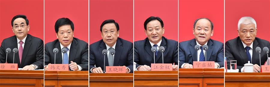 10月30日,中共中央在北京举行新闻发布会,介绍党的十九届五中全会精神,并答记者问。这是中央宣传部副部长、国务院新闻办公室主任徐麟,中央财经委员会办公室分管日常工作的副主任韩文秀,中央宣传部分管日常工作的副部长王晓晖,中央政策研究室主任江金权,国家发展和改革委员会党组成员、副主任,国家统计局党组书记、局长宁吉喆,科学技术部党组书记、部长王志刚(从左至右)在发布会上(拼版照片)。 新华社记者 李鑫 摄
