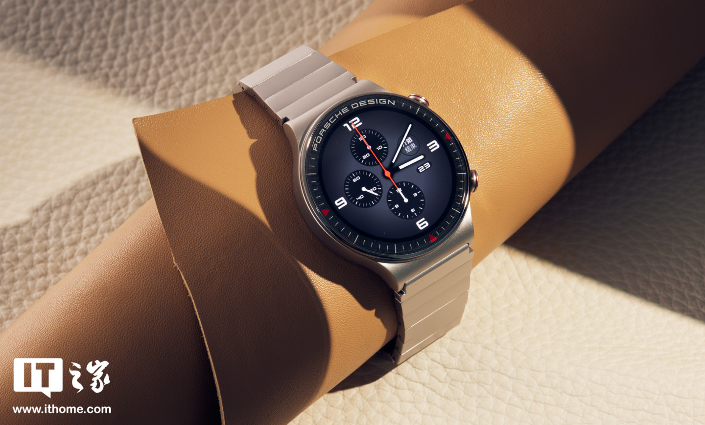 华为 watch gt2 保时捷设计款在 watch gt2 pro 的功能基础上,外观及